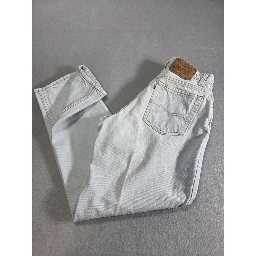 1993 women's Levi's 551 light wash in size 6